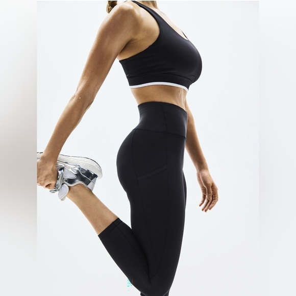 NWT Athleta Interval Tipped Black/White Bra Size Large  Best for A-C Cup - Picture 4 of 9